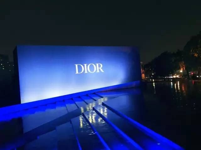Fendi“玩”慈善？LVMH要收购Dior时装部？